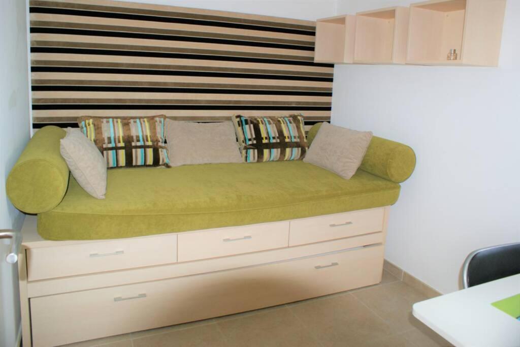Apartamento Con Piscina Y Parking En * Roses
