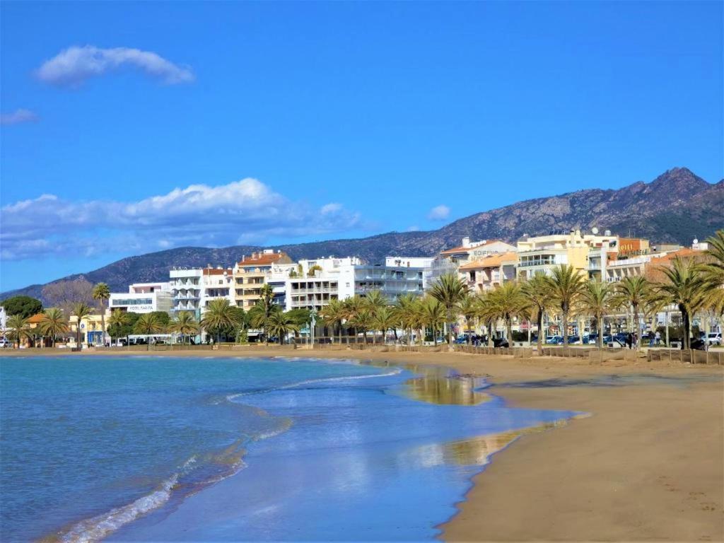 Apartamento Con Piscina Y Parking En Appartement Roses